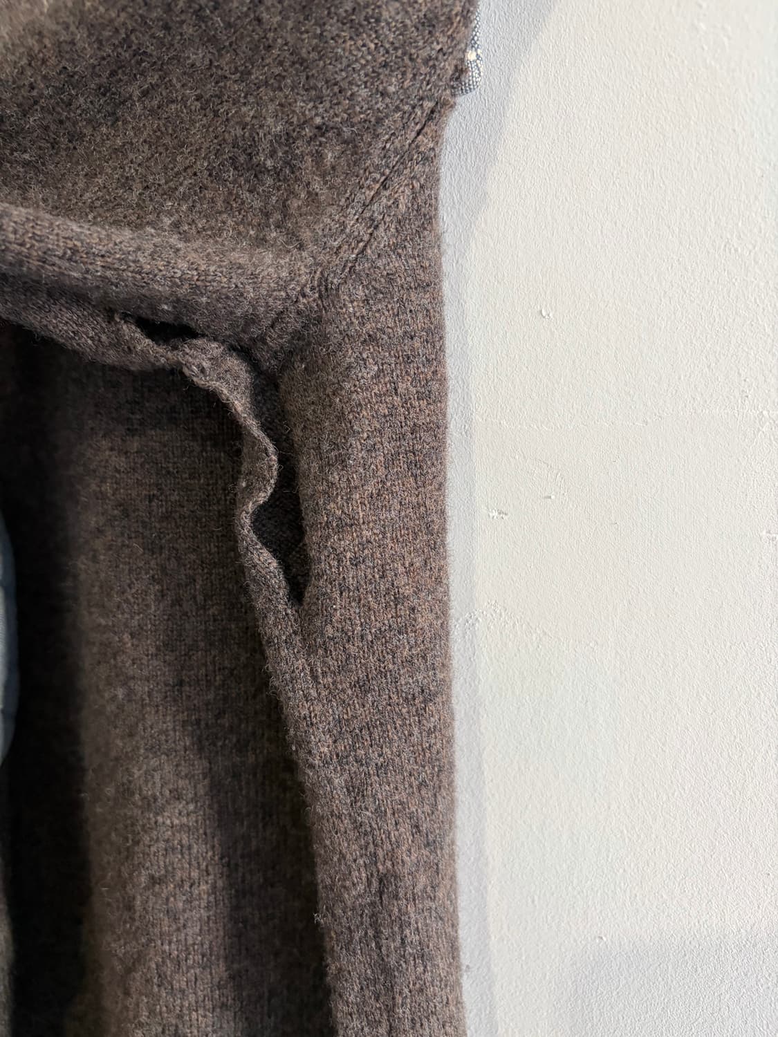 비즈빔 패치드 절개니트 상품이미지7