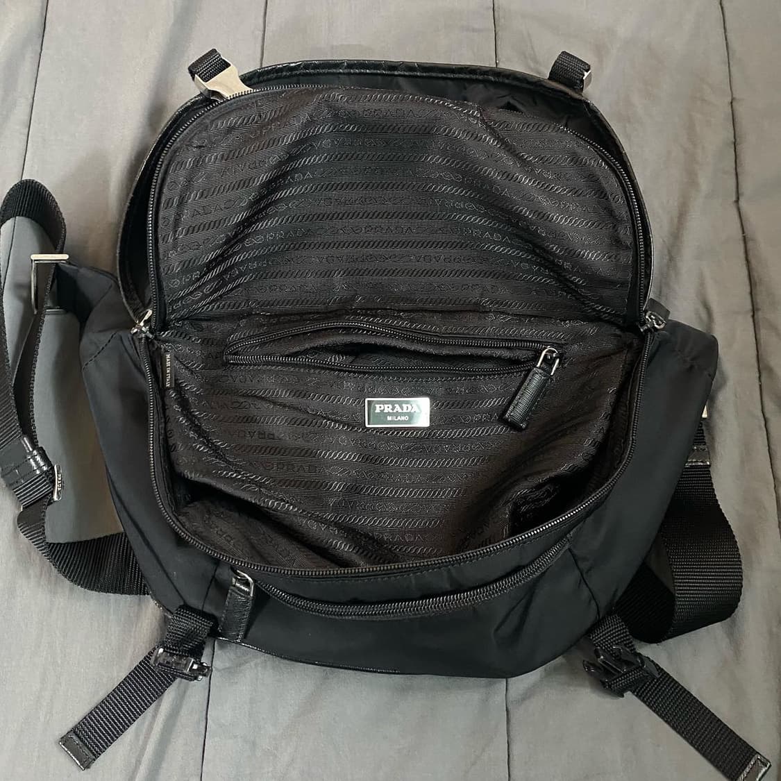 Prada Nylon Cross Bag 상품이미지8