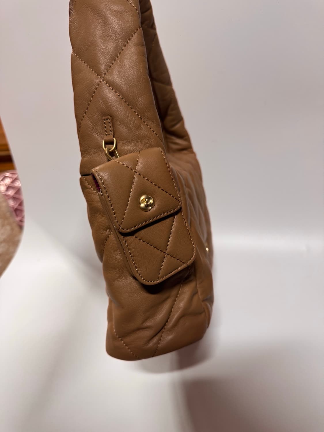 ST.JOHN 퀼팅 퍼프 호보백 브라운 상품이미지5