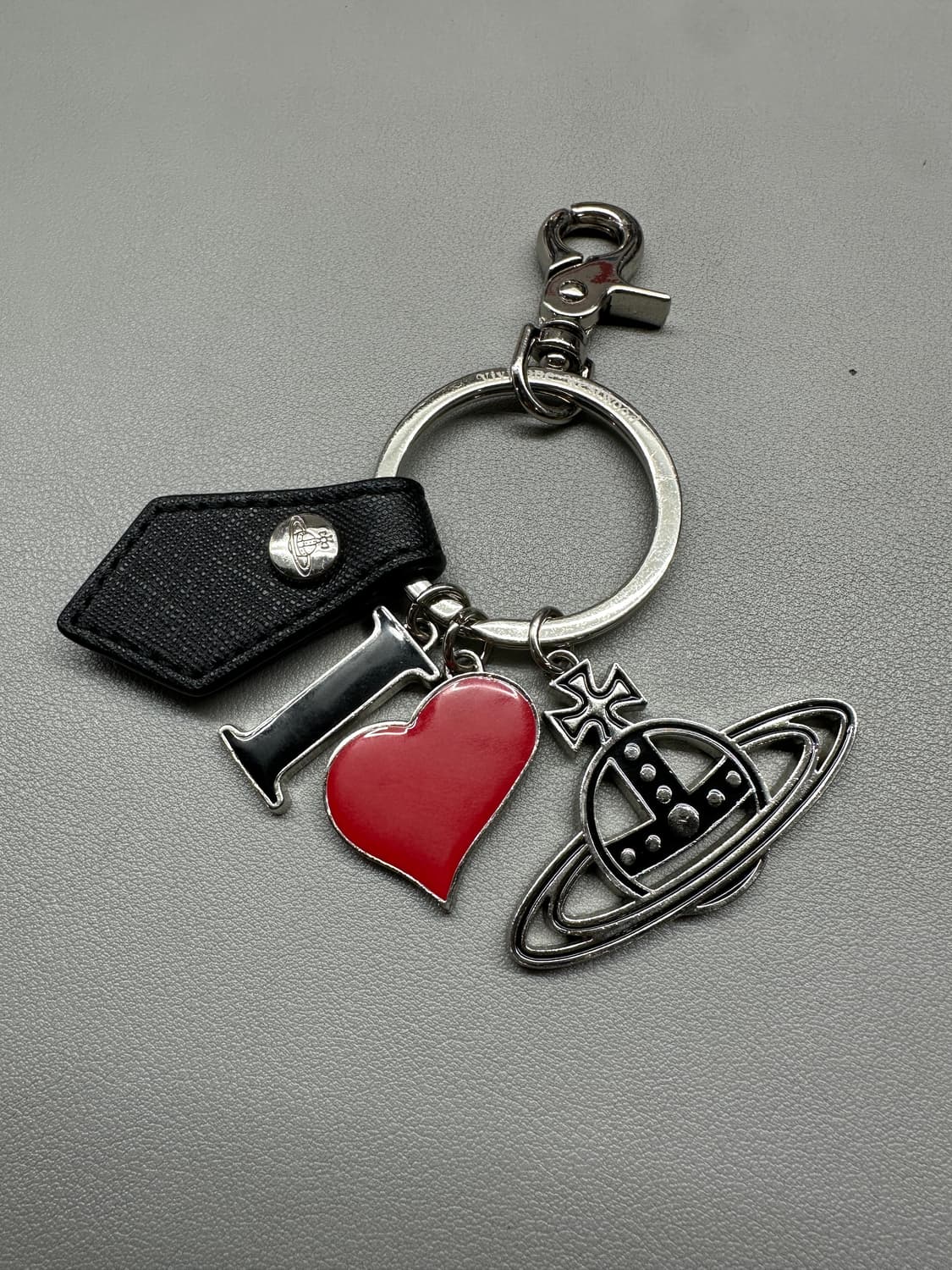 비비안 웨스트우드 사피아노 바이오그린 아이 러브 오브 키링 블랙 상품이미지1