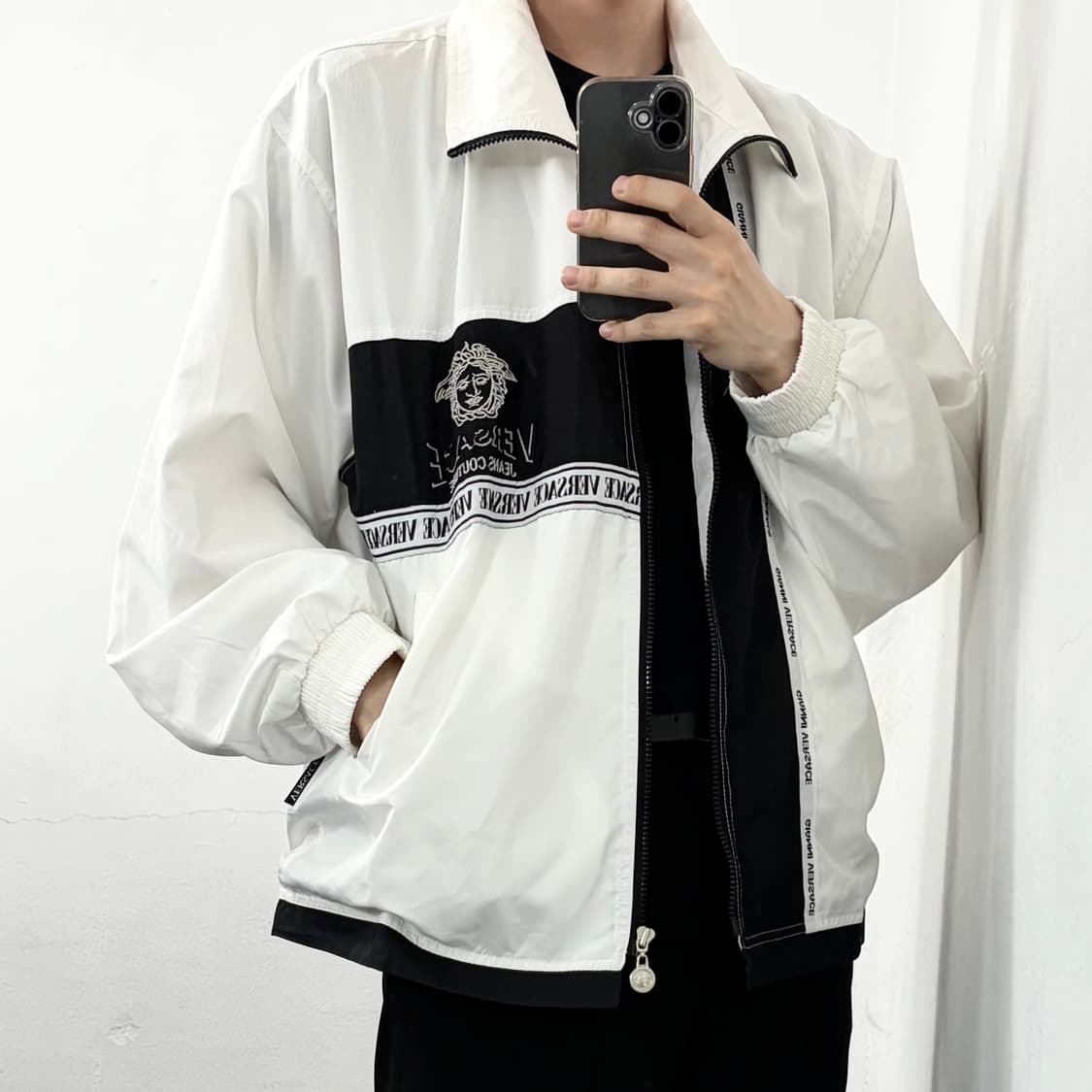 베르사체 메두사 로고 자수 바람막이 자켓 상품이미지3