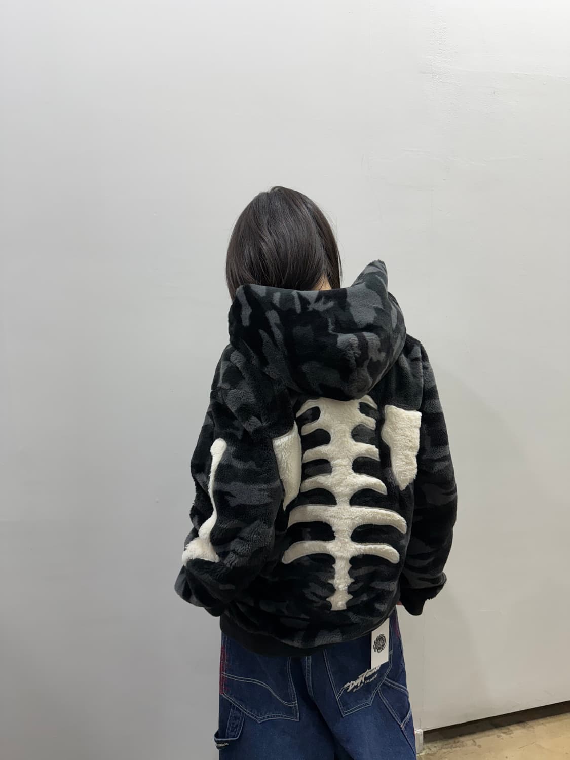 밴슨 오버핏 본 디테일 퍼 후드집업 상품이미지2