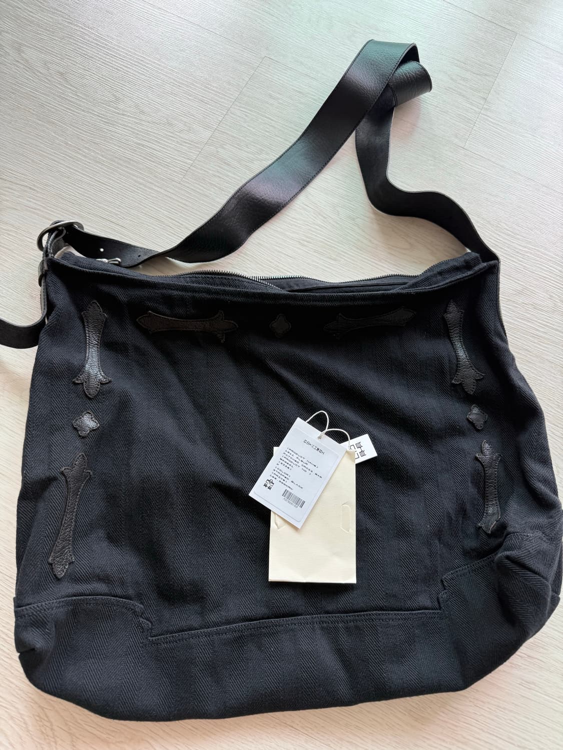 [os] 폴리테루 1011 플뢰르 패치드 크로스백 스트라이프 블랙 팝니다 상품이미지3