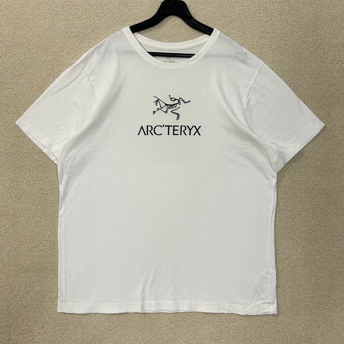 (XL) 아크테릭스 빅로고 화이트 라운드 반팔티 상품이미지1