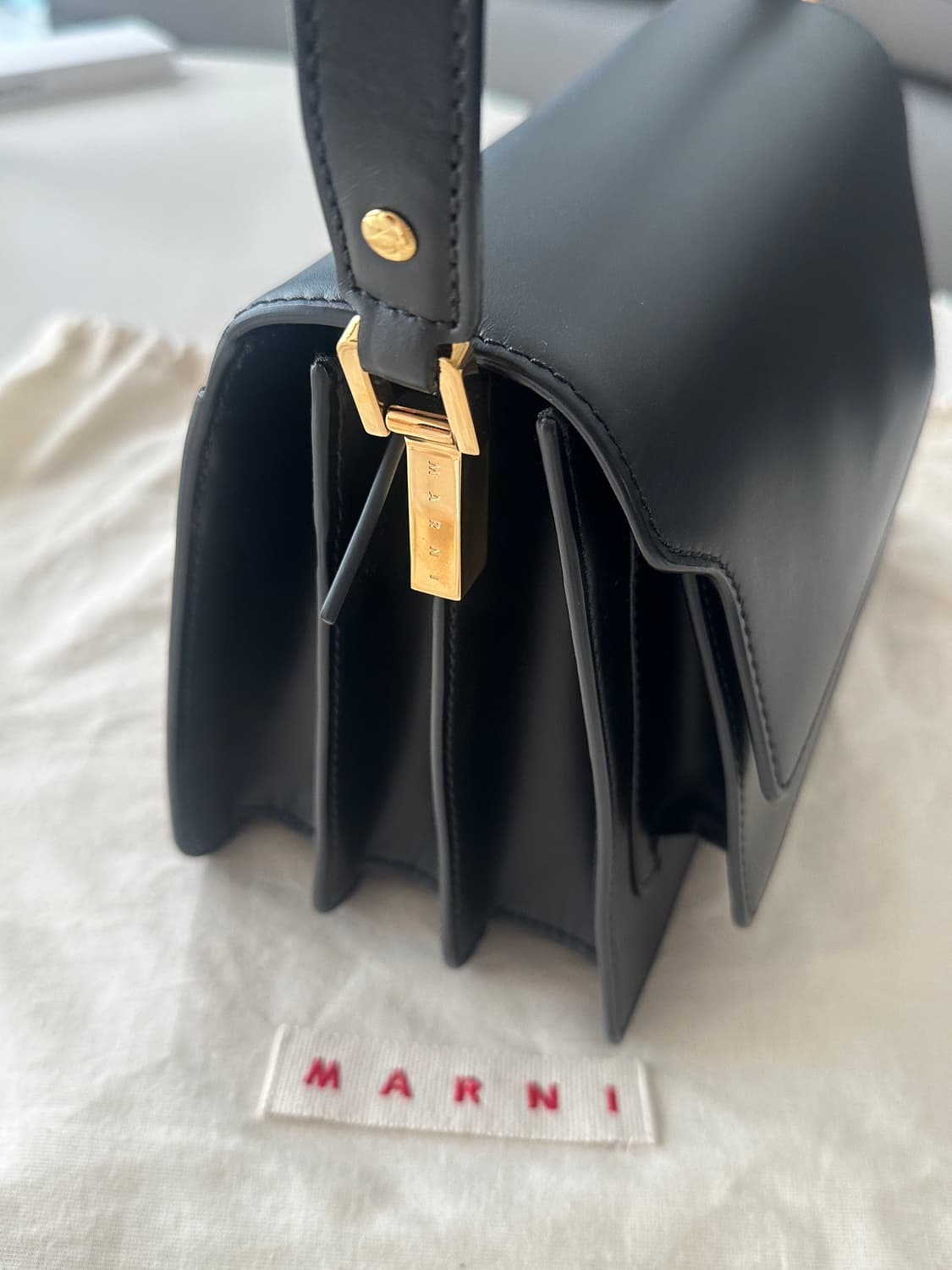 마르니 트렁크백 미디움 블랙 카프 스킨 상품이미지4