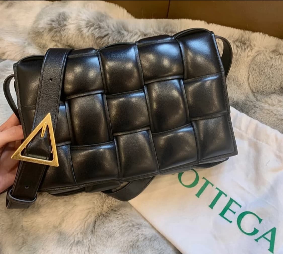 보테가 패딩 레더 카세트백  상품이미지1