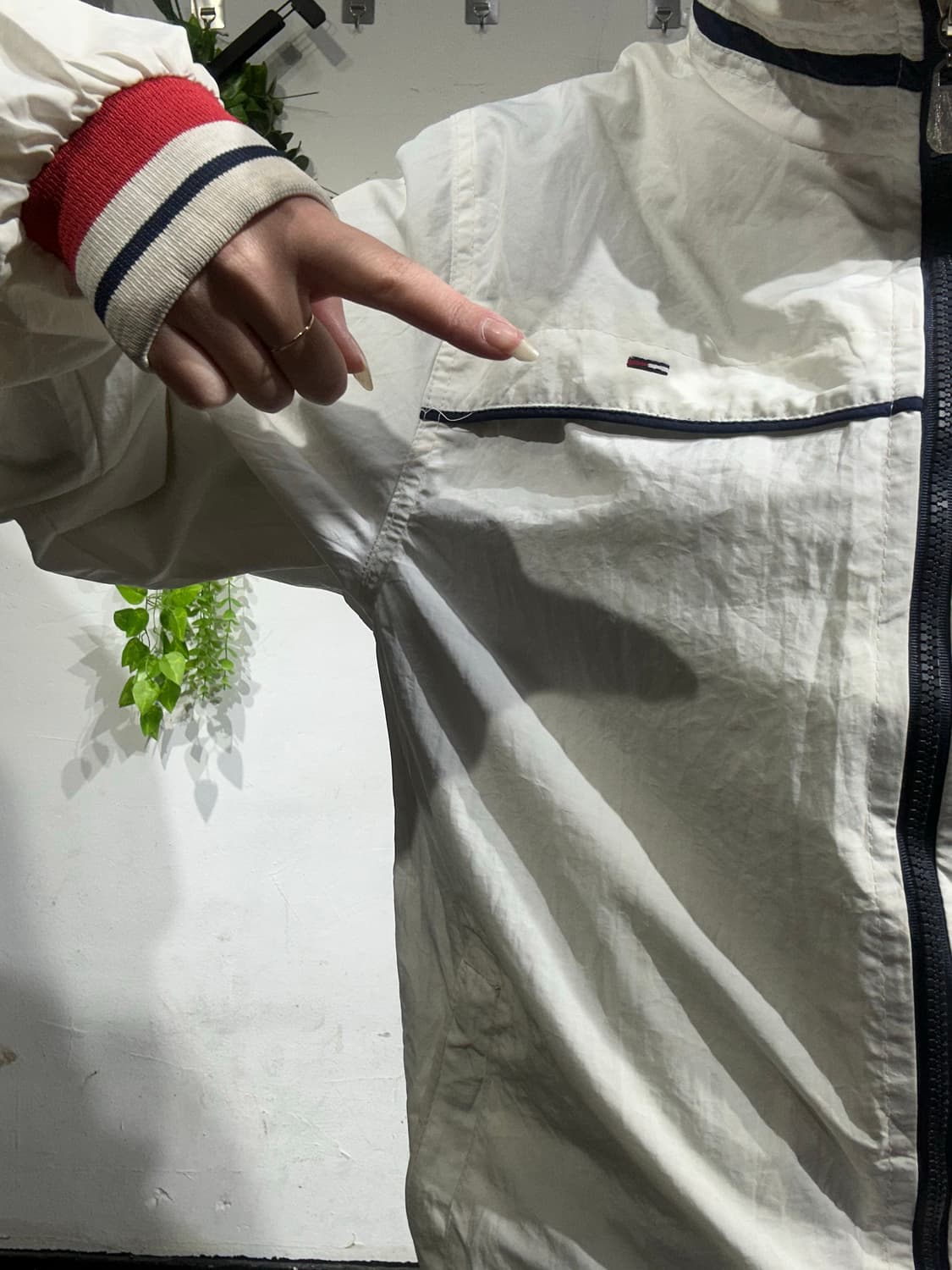 타미 힐피거 화이트 바람막이 자켓 S 상품이미지4