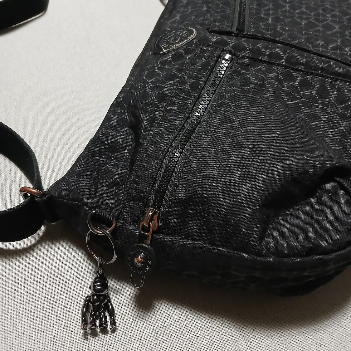 Kipling 키플링 아이젤라 은고릴라 미니크로스백 상품이미지1