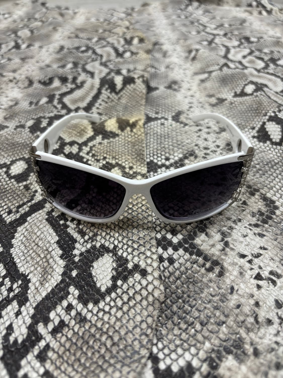 “Vintage” Gothic Detail White sunglasses 상품이미지9