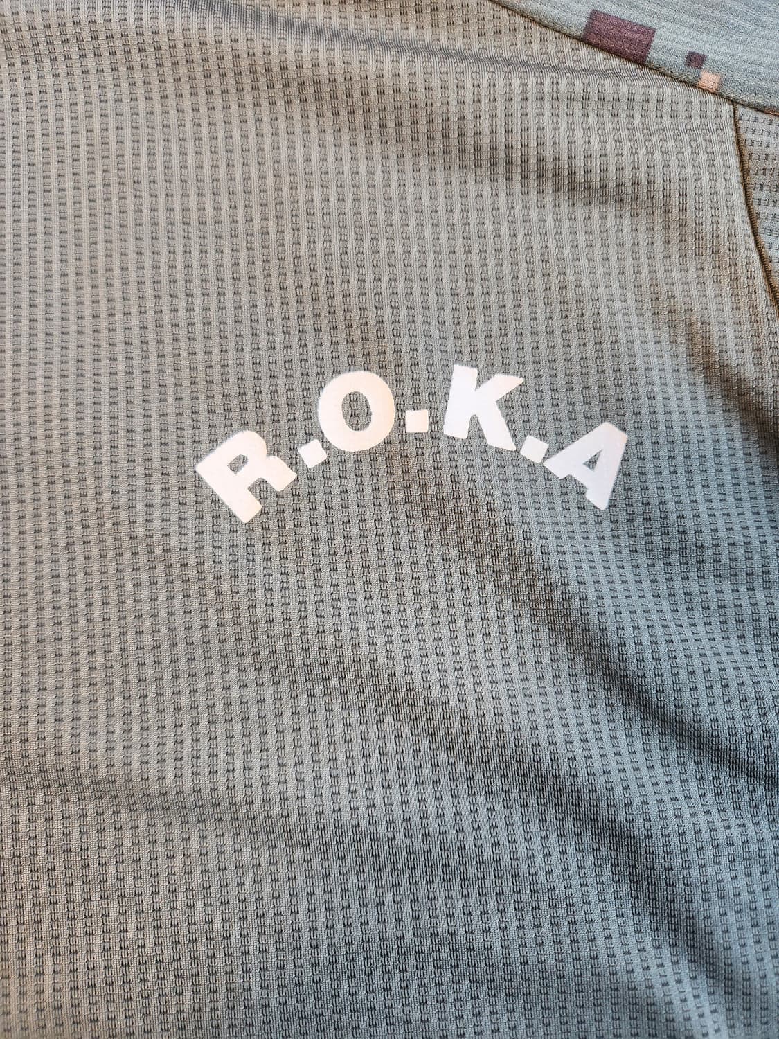 새상품급) R.O.K.A 로카 반팔티 사이즈95m

여러 중고사이트에도  상품이미지8