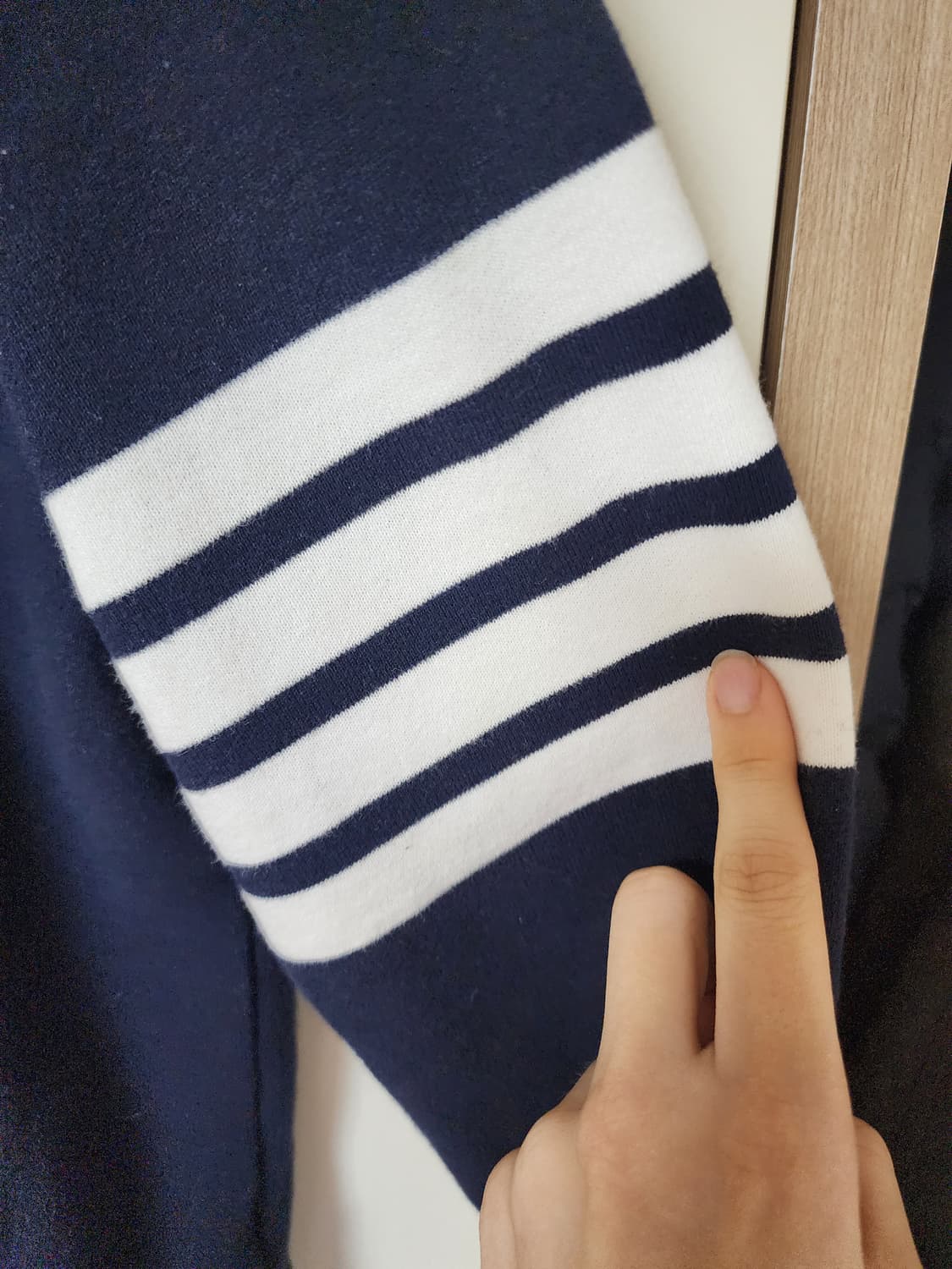 [3]톰브라운 사선완장 코튼 가디건 네이비 상품이미지3