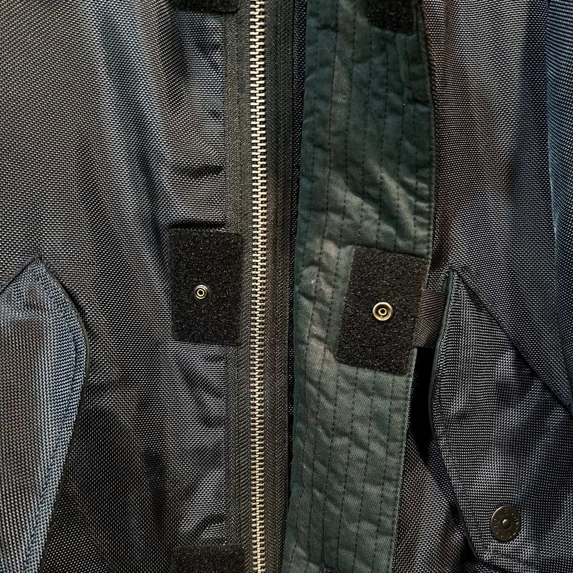 [L] STONE ISLAND 스톤 아일랜드 블랙 후드 봄버 자켓 상품이미지5