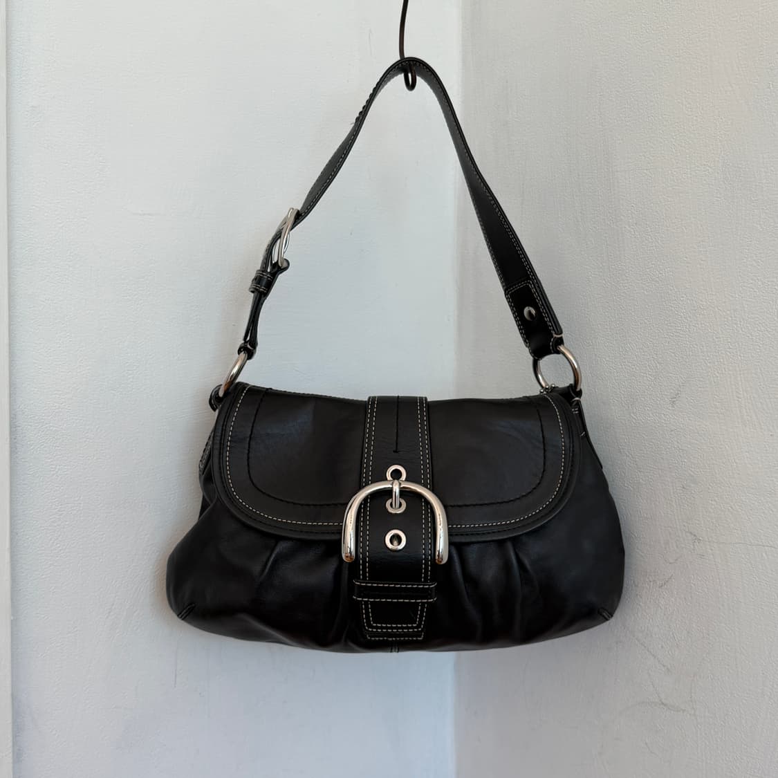 Coach leather buckle shoulder bag 상품이미지1