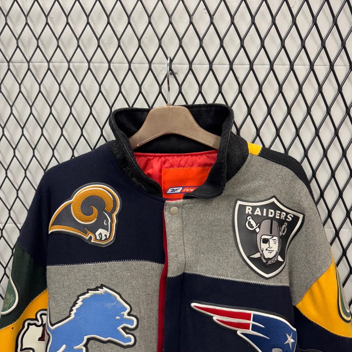 00s 리복 NFL X STEELERS 바시티 자켓 패치워크 디테일 상품이미지3