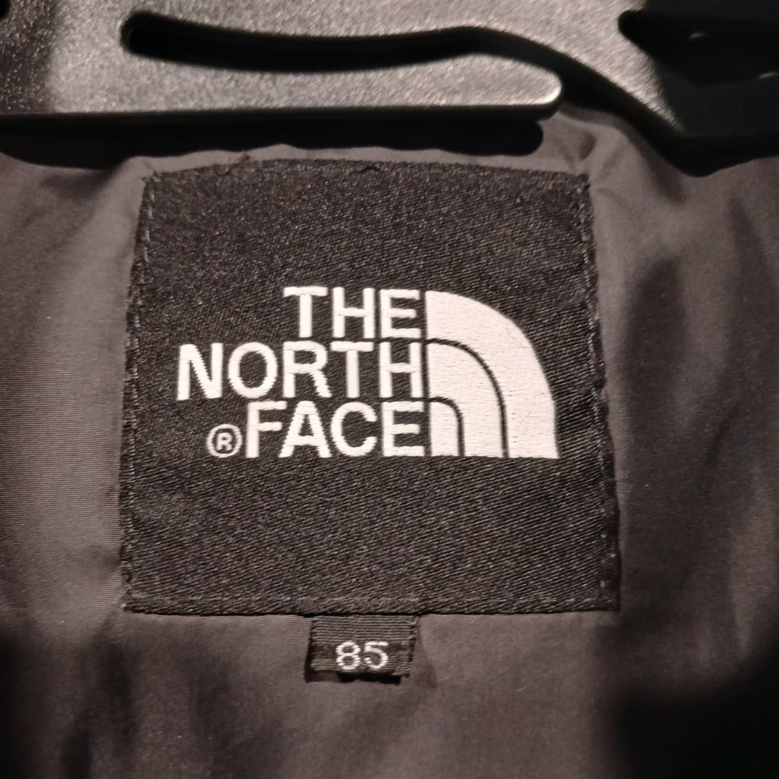 노스페이스 700 눕시 패딩 블랙/레드 상품이미지3