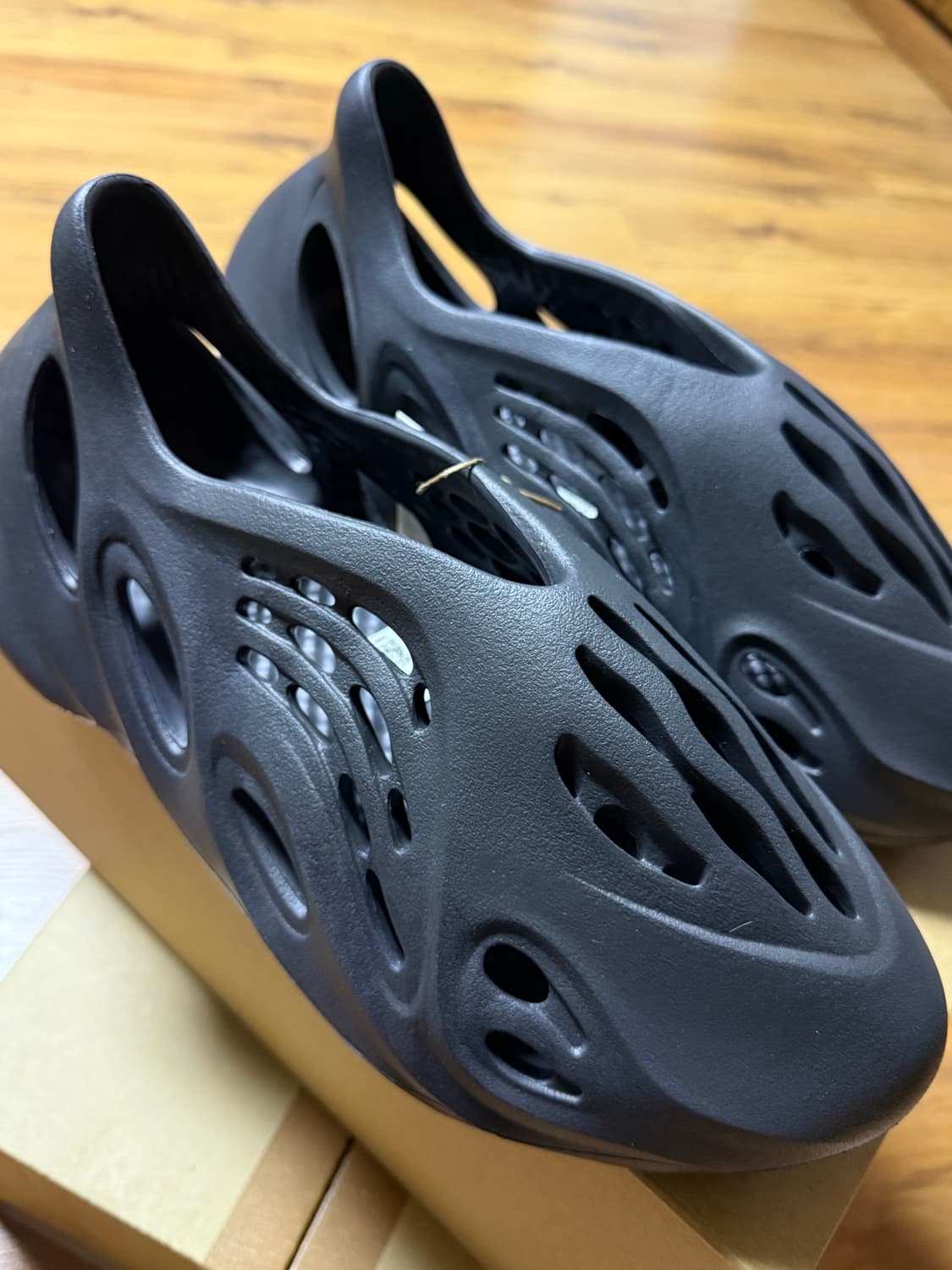 아디다스 이지 폼러너 오닉스 295 상품이미지3