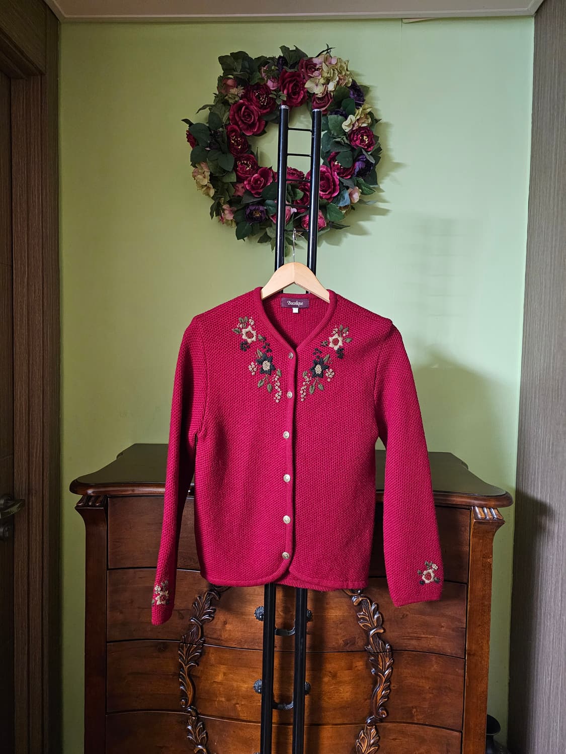 비꼴리끄 꽃자수 순모100% 가디건 상품이미지1