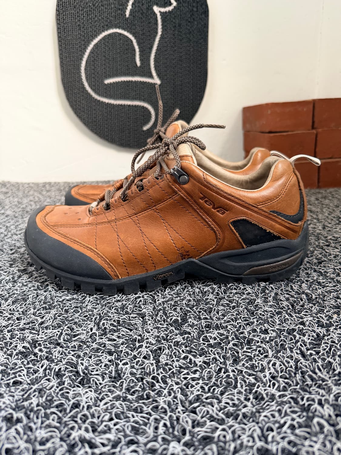 테바(Teva) 프리미엄 가죽 방수 등산화 상품이미지1