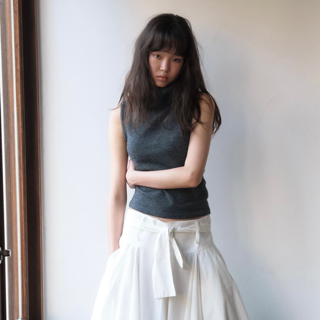 스무드무드 말로우 터틀넥 니트_차콜 상품이미지1