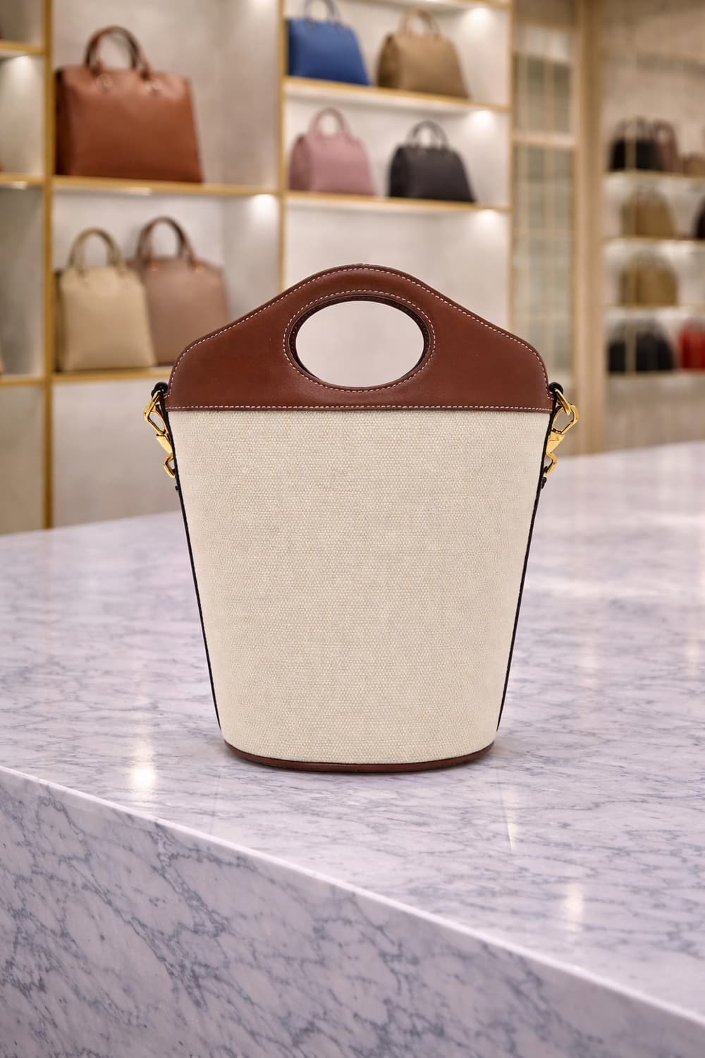 [S급] 버버리 투톤 포켓 버킷 숄더백 스몰 판매합니다!!! 상품이미지2