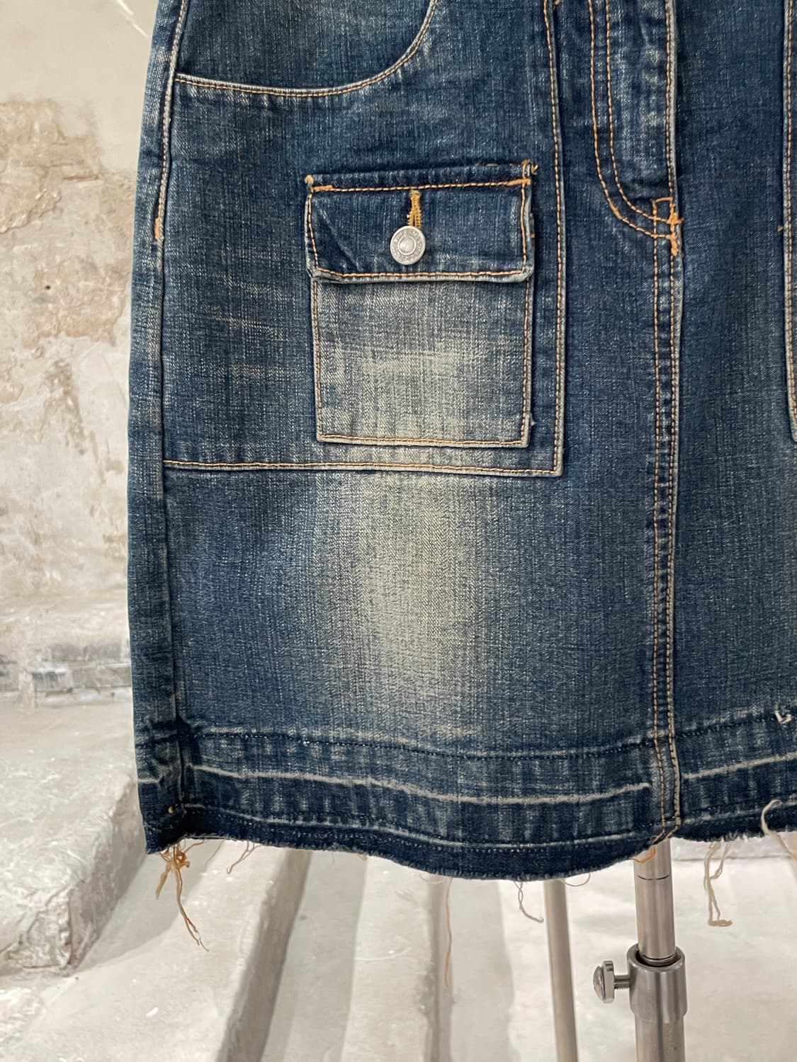 smex jeans 중청 워싱 포켓 신치백 미디스커트 상품이미지4
