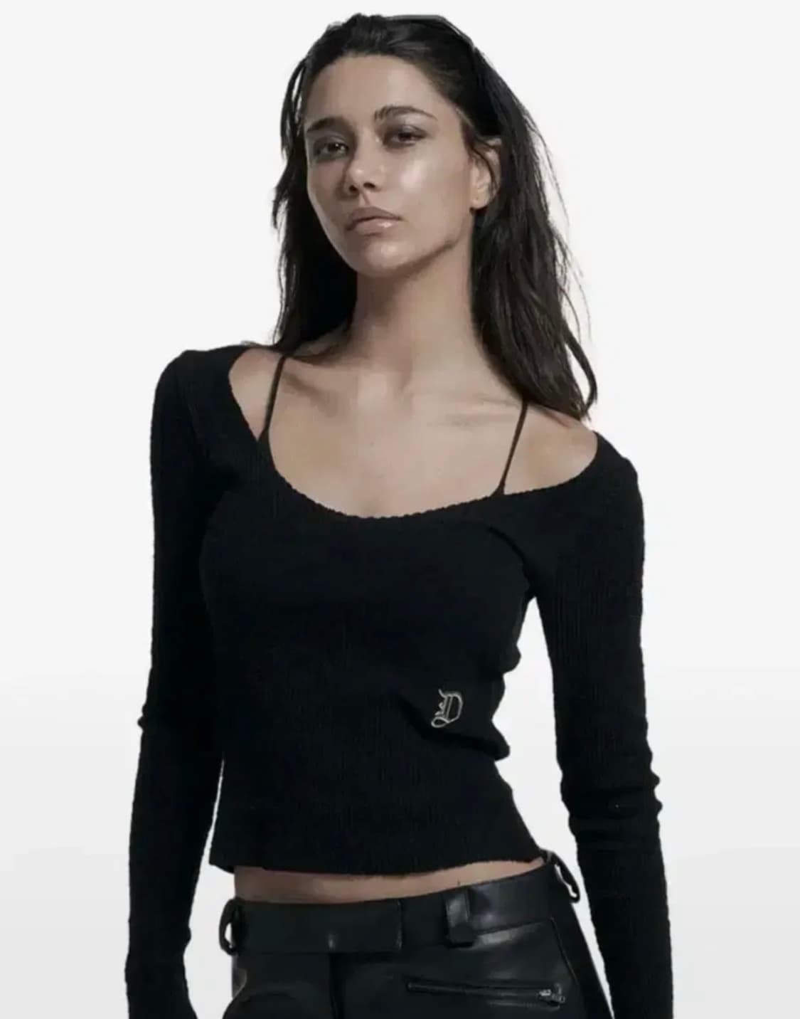 오도어 v knit slim top in black 상품이미지1