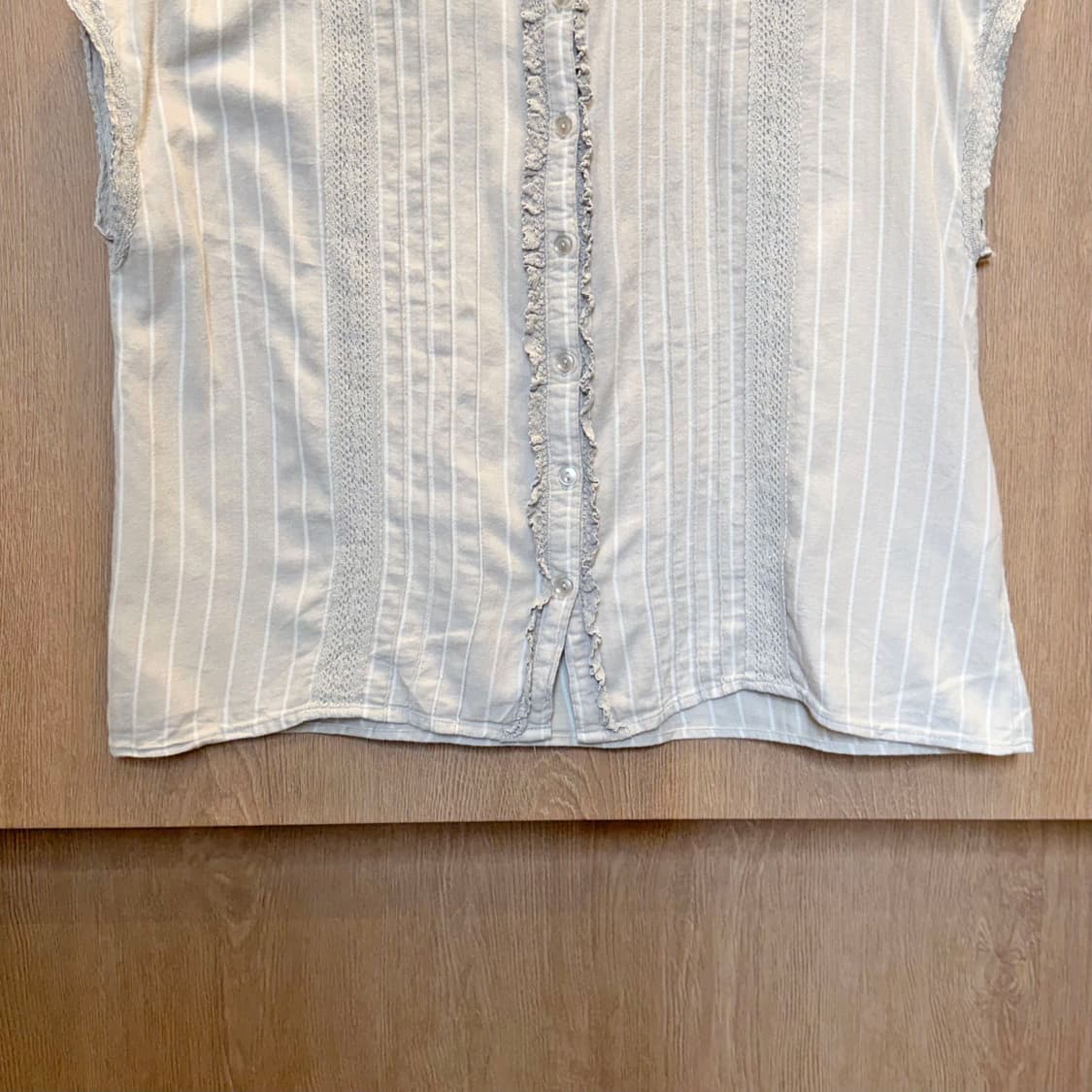 빈티지 슬리브리스 블라우스 스트라이프 패턴 프릴 트리밍 루즈핏 아이보리 상품이미지4