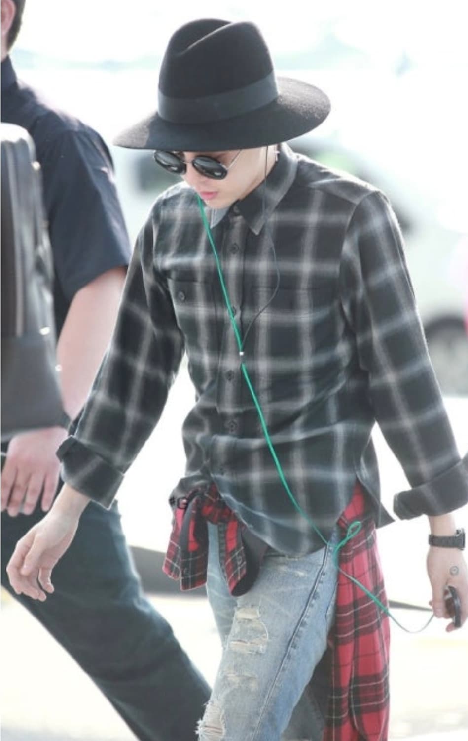 생로랑 14시즌 블루/블랙 타탄 체크 셔츠 남성 100~105사이즈 상품이미지1