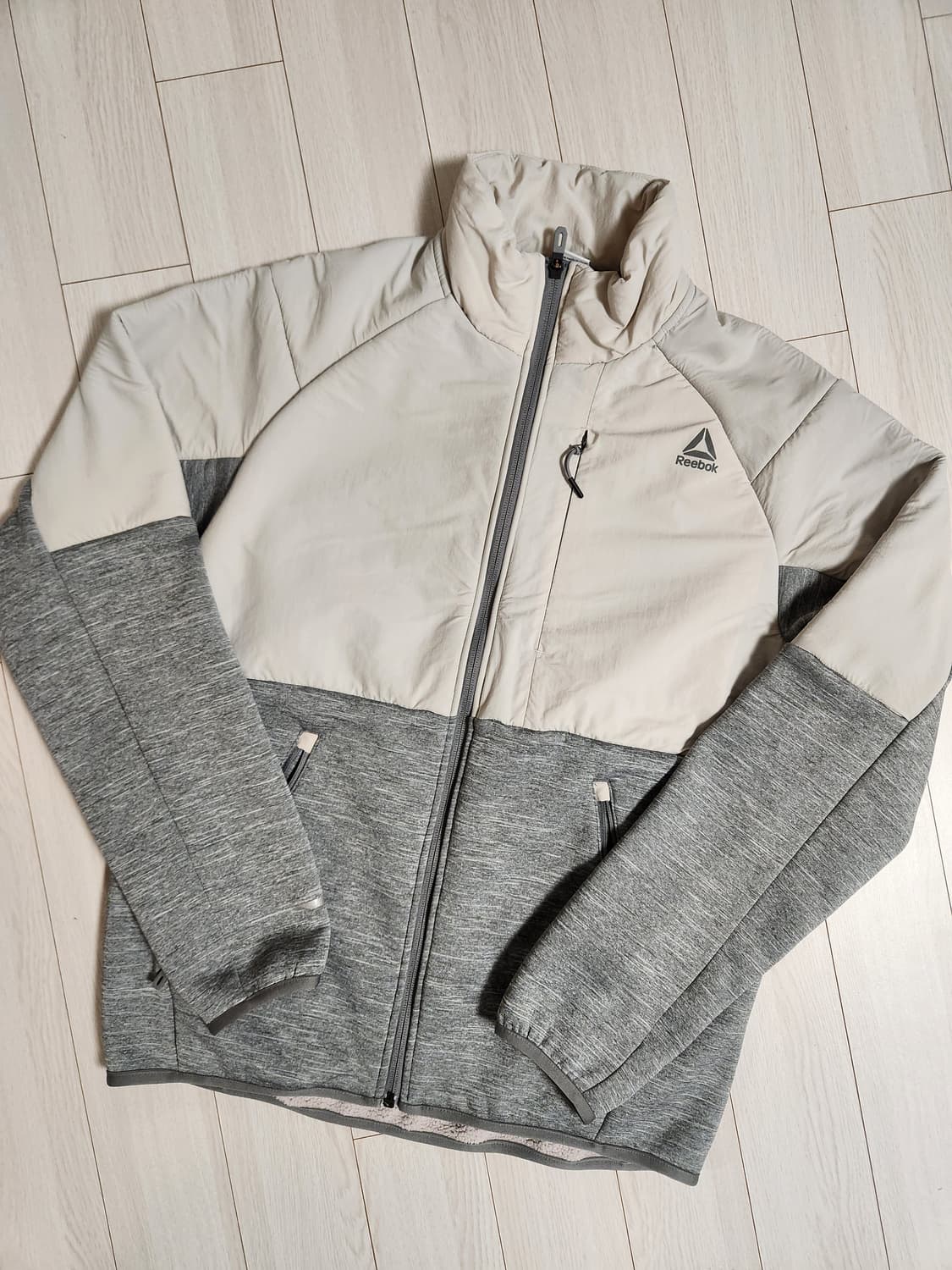 리복 플리스 멀티 트레이닝 바람막이 자켓 사이즈100L

여러 중고사이트 상품이미지1