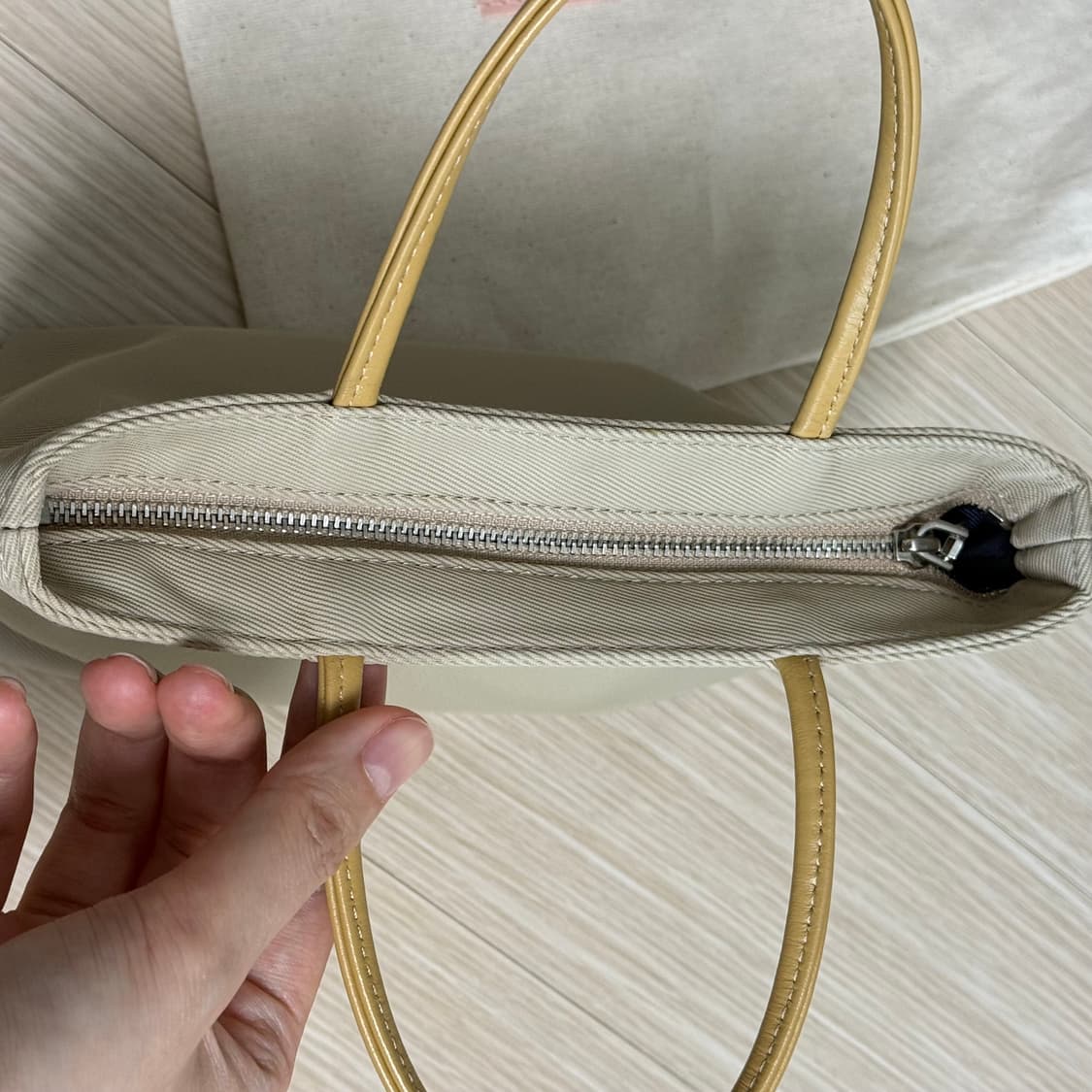 미닛뮤트 minitmute 클로 미니백 모카베이지 상품이미지4