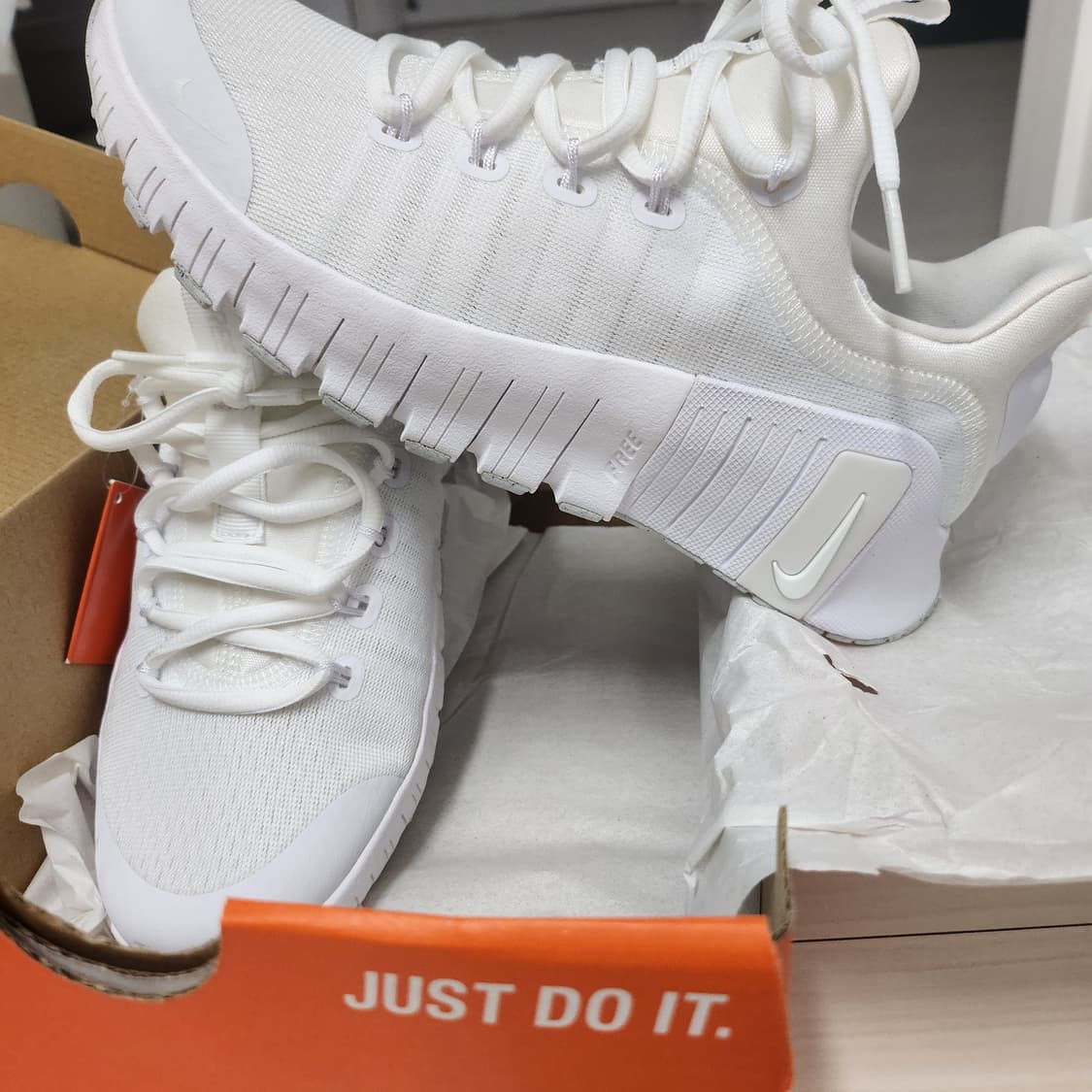 여성 나이키 프리 메트콘 6 FJ7126-101 런닝화 상품이미지2