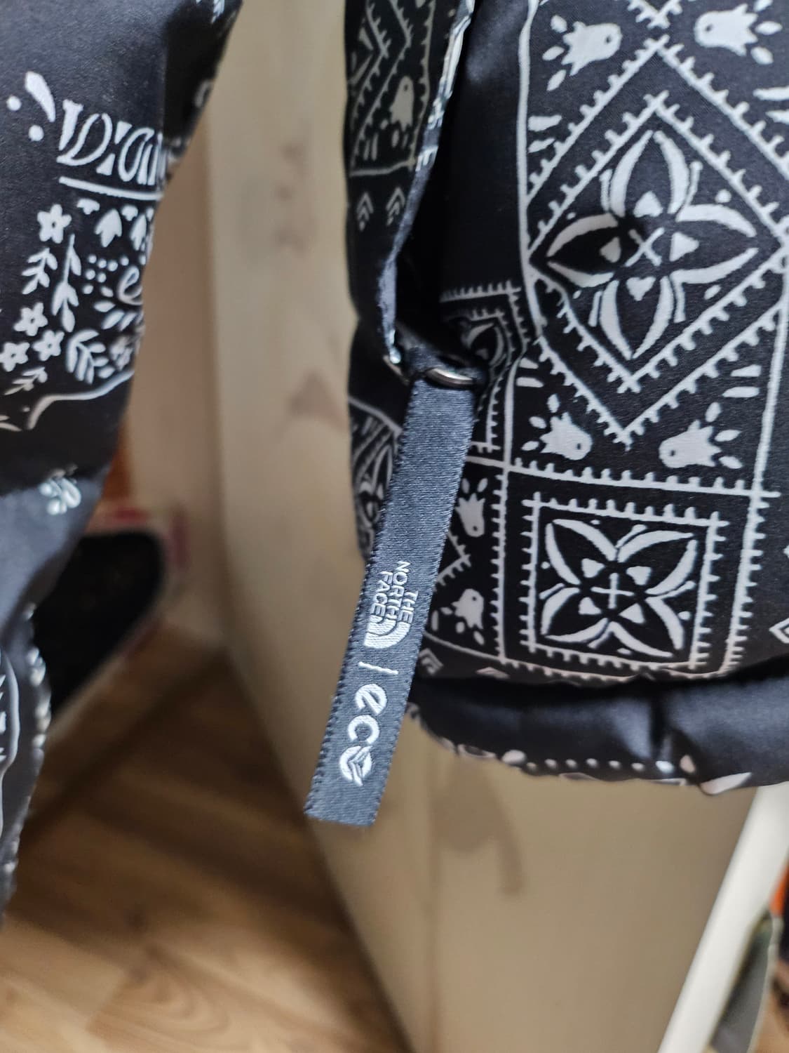 M 노스페이스 노벨티 눕시 페이즐리 리얼블랙 상품이미지7