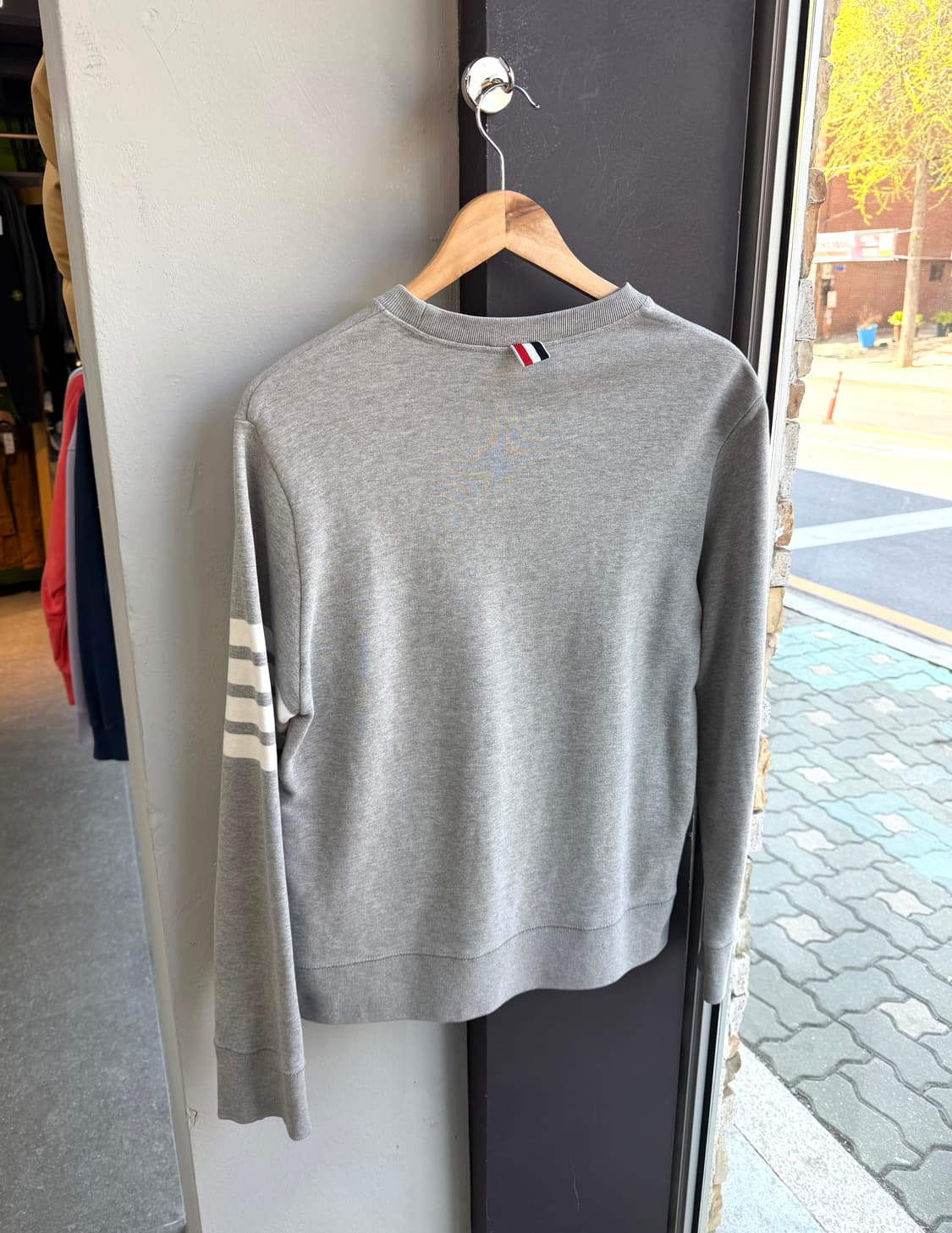 95~97/ 톰브라운 사선완장 그레이 맨투맨 상품이미지7