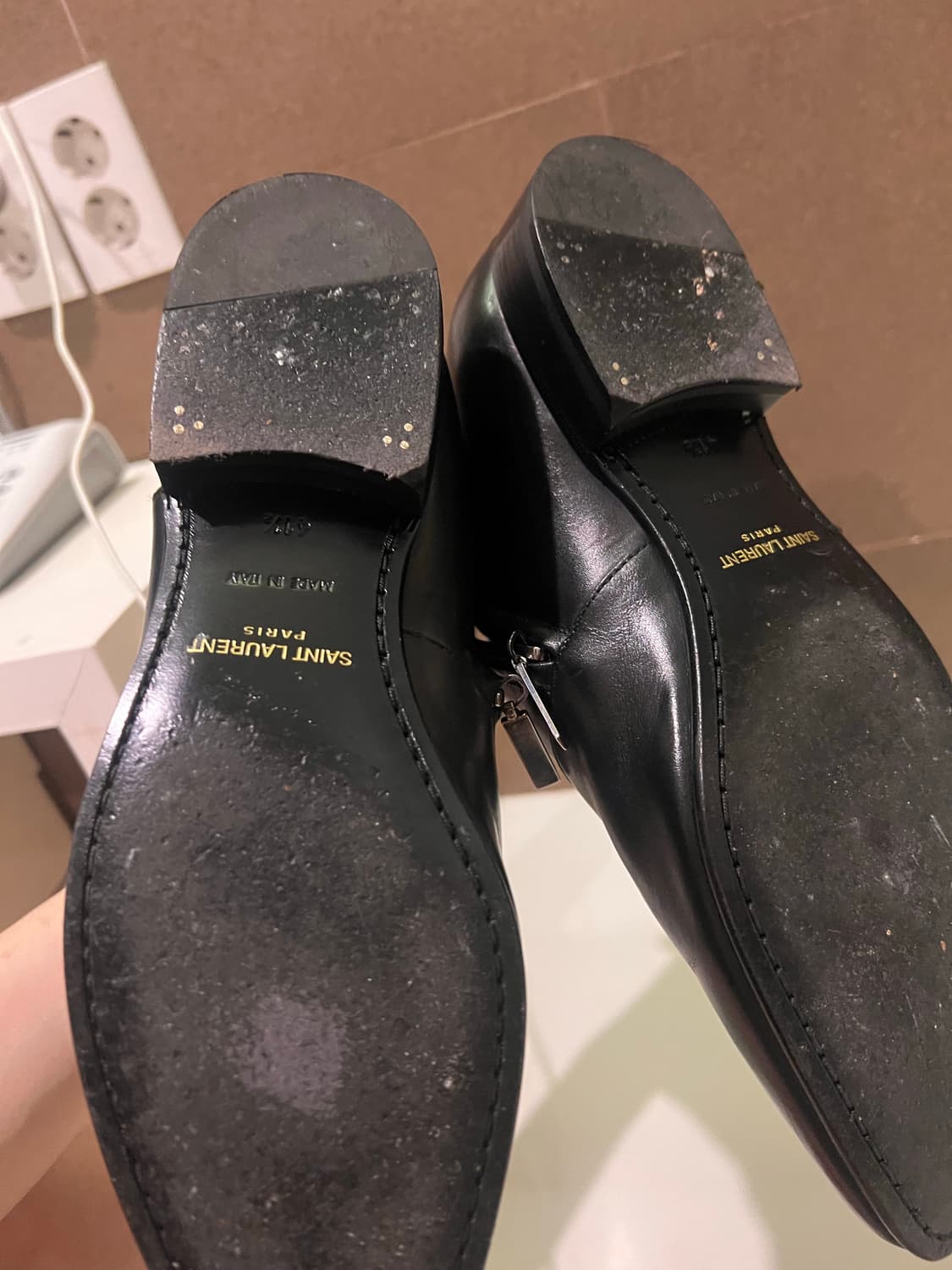 [41.5] Saint Laurent 카프 스킨 앵클부츠 상품이미지1