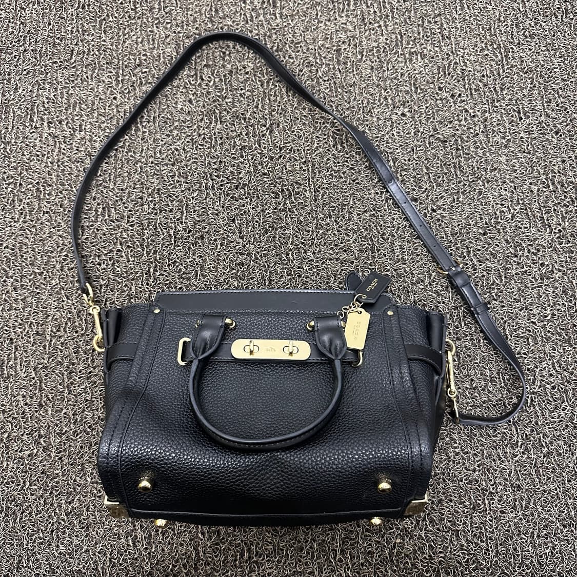 COACH 코치 거의새것 스웨거 여성 크로스백 토트백 가방 블랙 상품이미지2