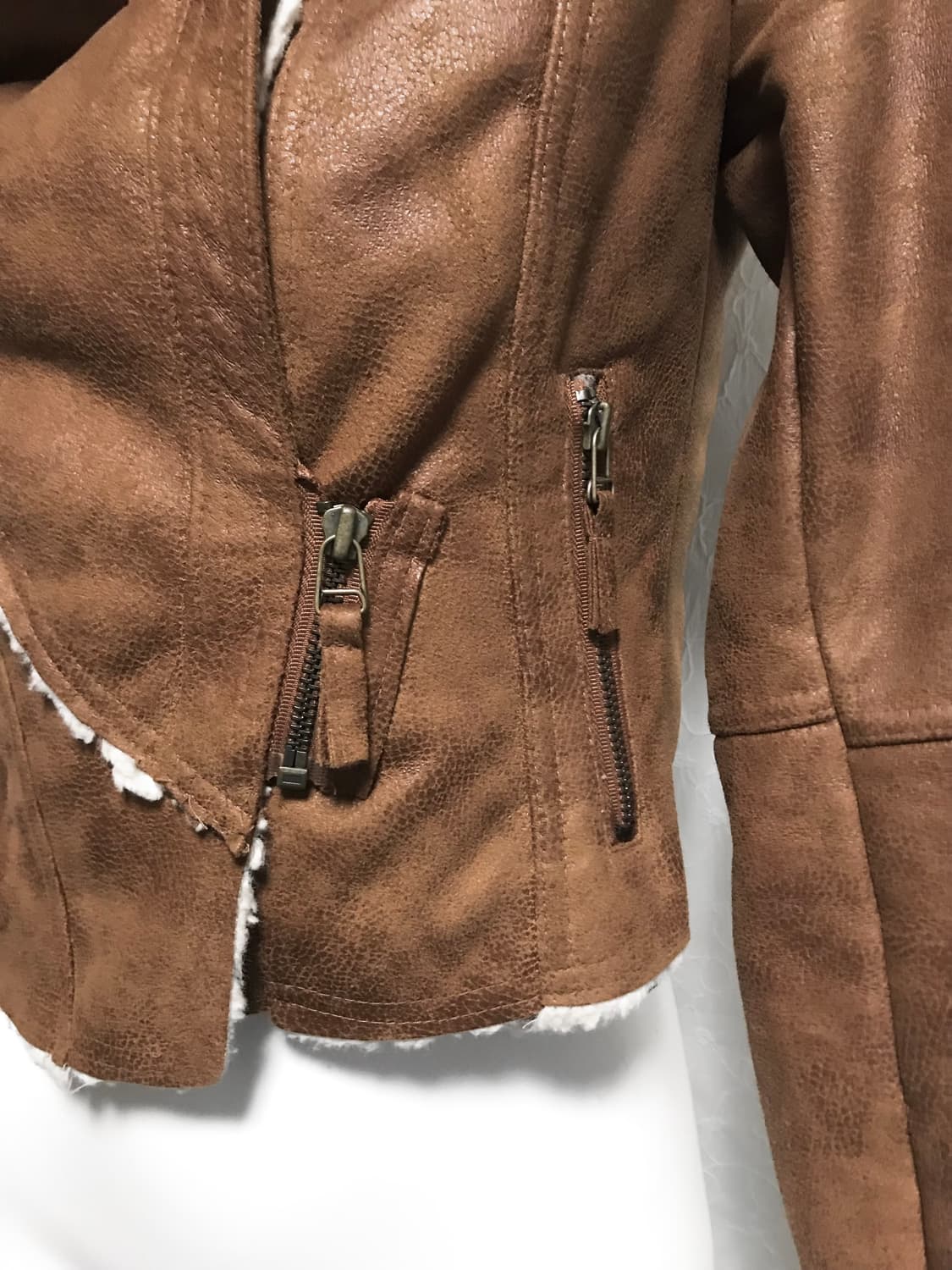 빈티지 하이넥 사선 지퍼 퍼 무스탕 크롭 자켓 상품이미지7