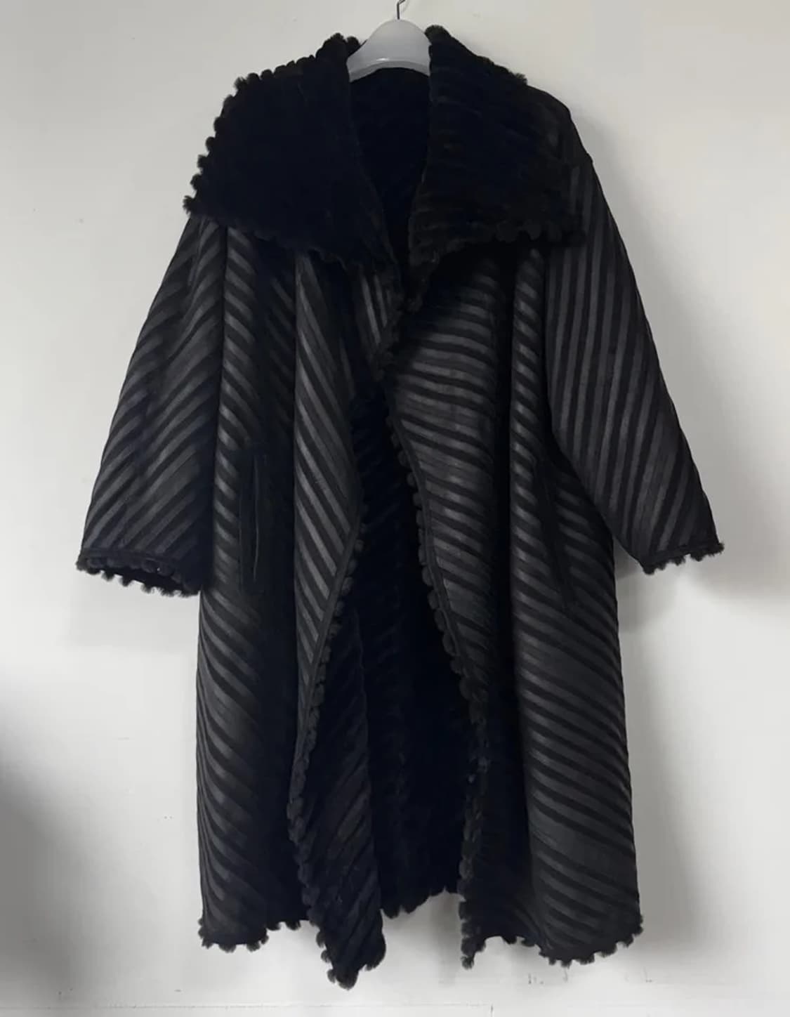 이브살로몬 2024 리버시블 메리노 드레이프 레더 롱 코트 상품이미지2