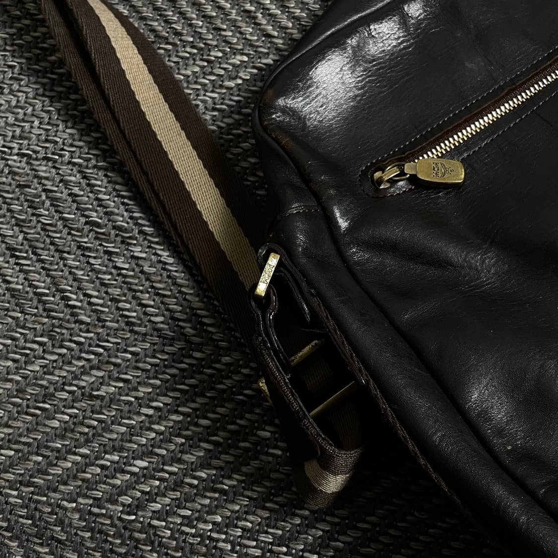 MCM 빈티지 레더 크로스백 y 4238 상품이미지4