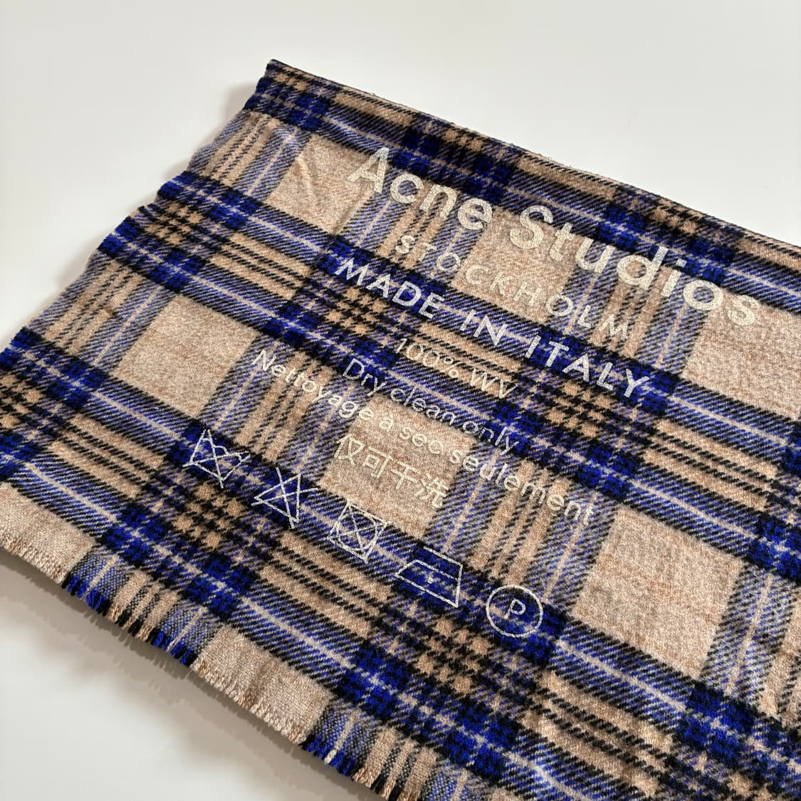 아크네 스튜디오 머플러 상품이미지2