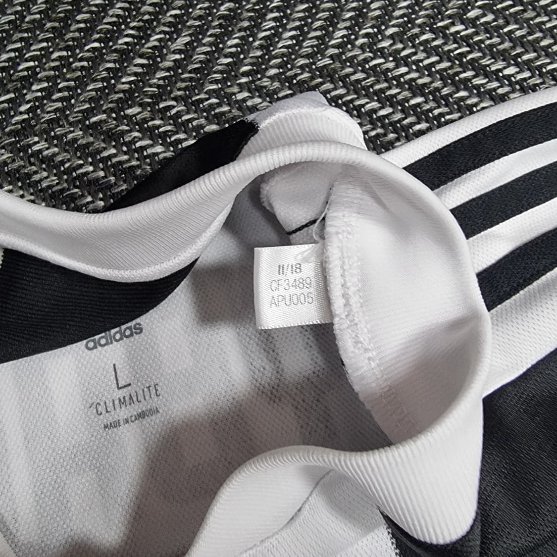 18-19시즌 유벤투스 홈 유니폼 #10 디발라 상품이미지9