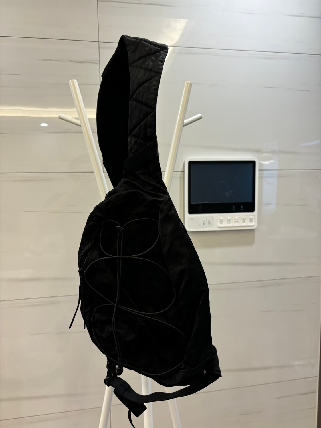 cp company 씨지컴퍼니나일론 B 크로스바디 렌즈 크로스백 - 블랙 상품이미지1