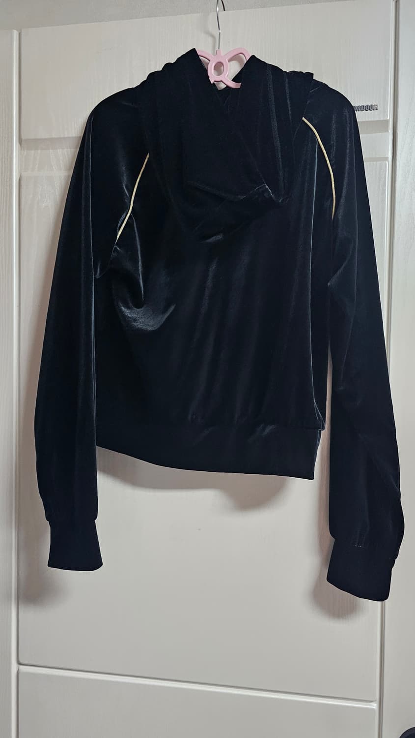 아베일 헬로키티 벨벳 후드셋업 블랙 m사이즈 상품이미지2