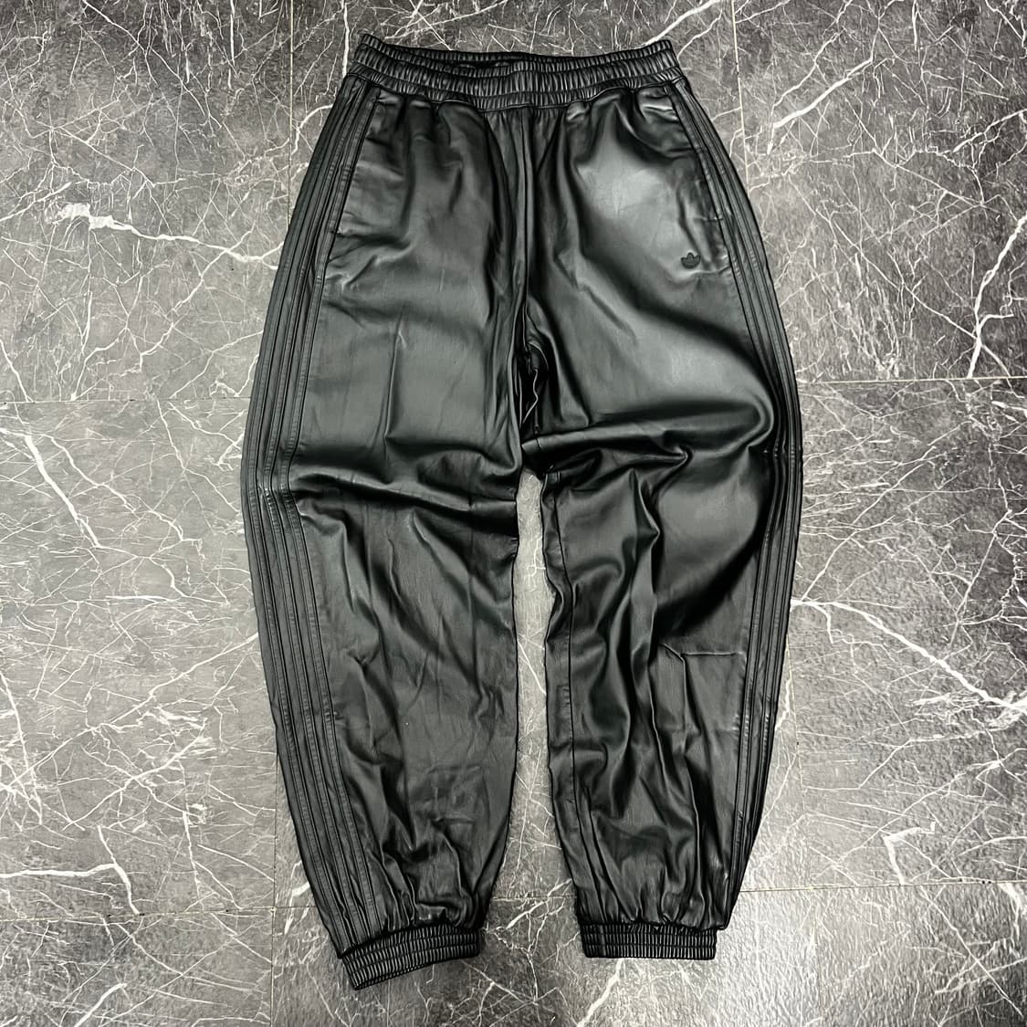 아디다스 블랙 삼선 조거 레더 트랙 팬츠 상품이미지4