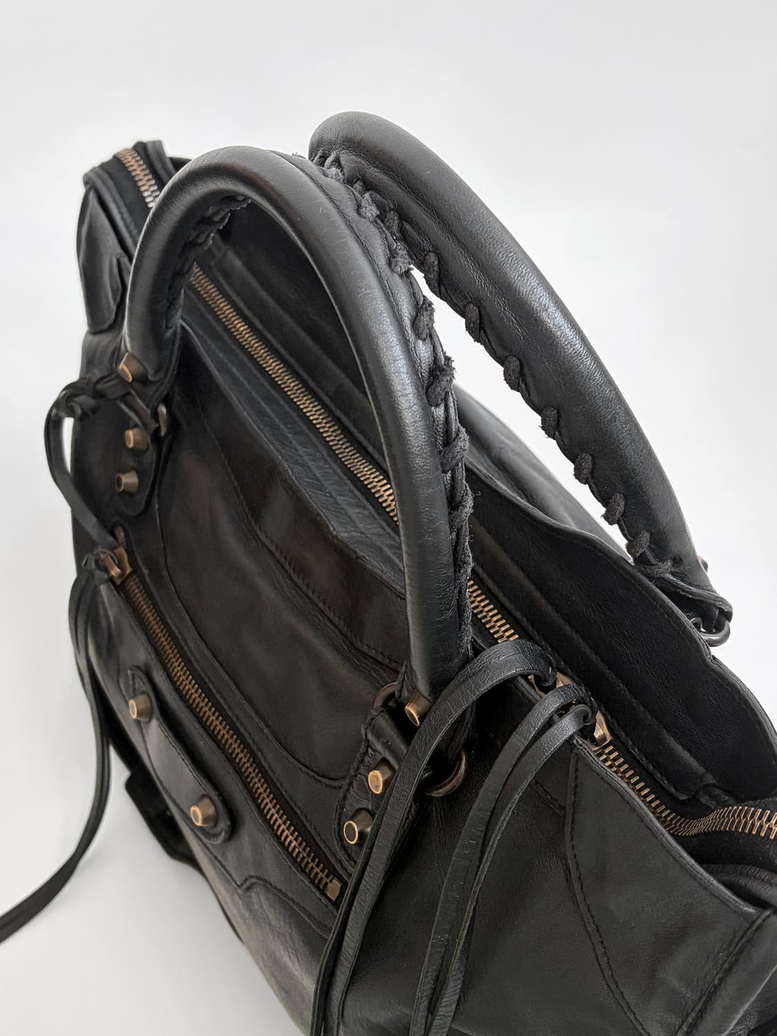 발렌시아가 클래식 시티백 미듐 판매합니다. 상품이미지5