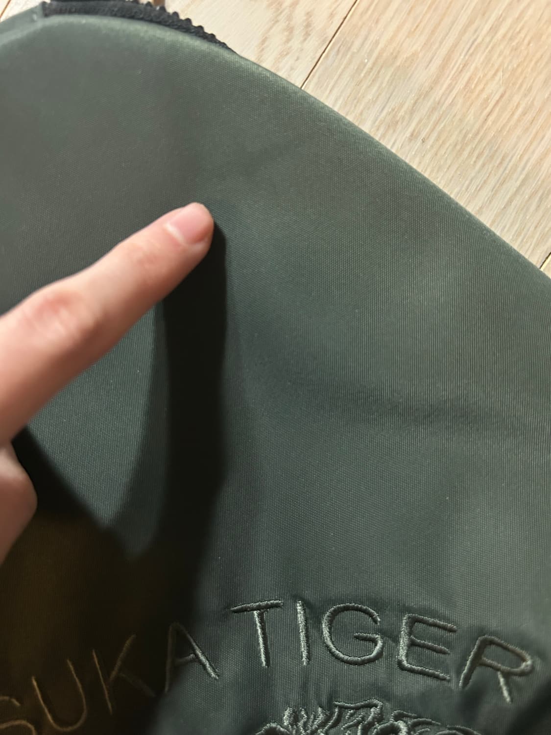 오니츠카 타이거 미니 크로스 백팩 카키 3183B082-300 상품이미지4