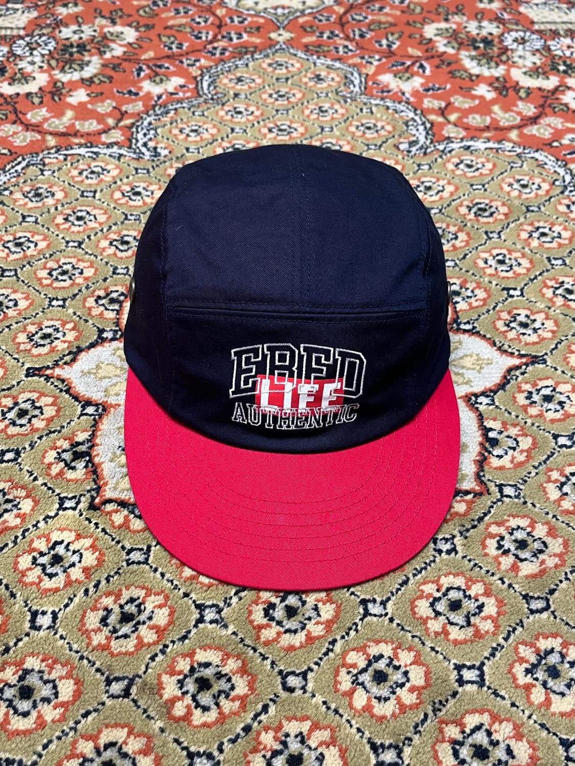 [FREE] 이벳필드 x 라이프 매거진 캠프캡 네이비 레드 상품이미지1