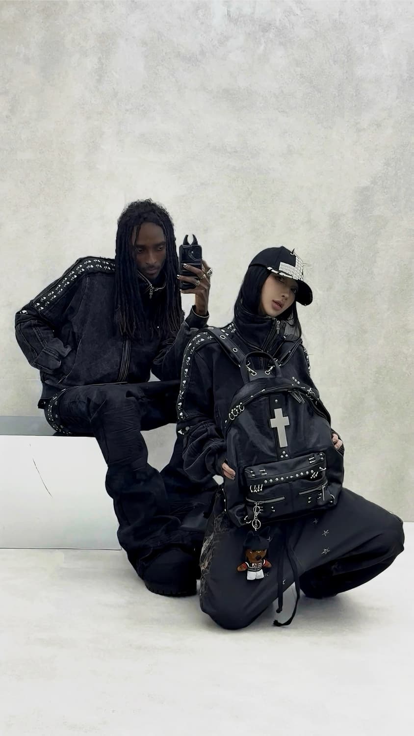 크로스 스터드 레더 백팩 상품이미지6