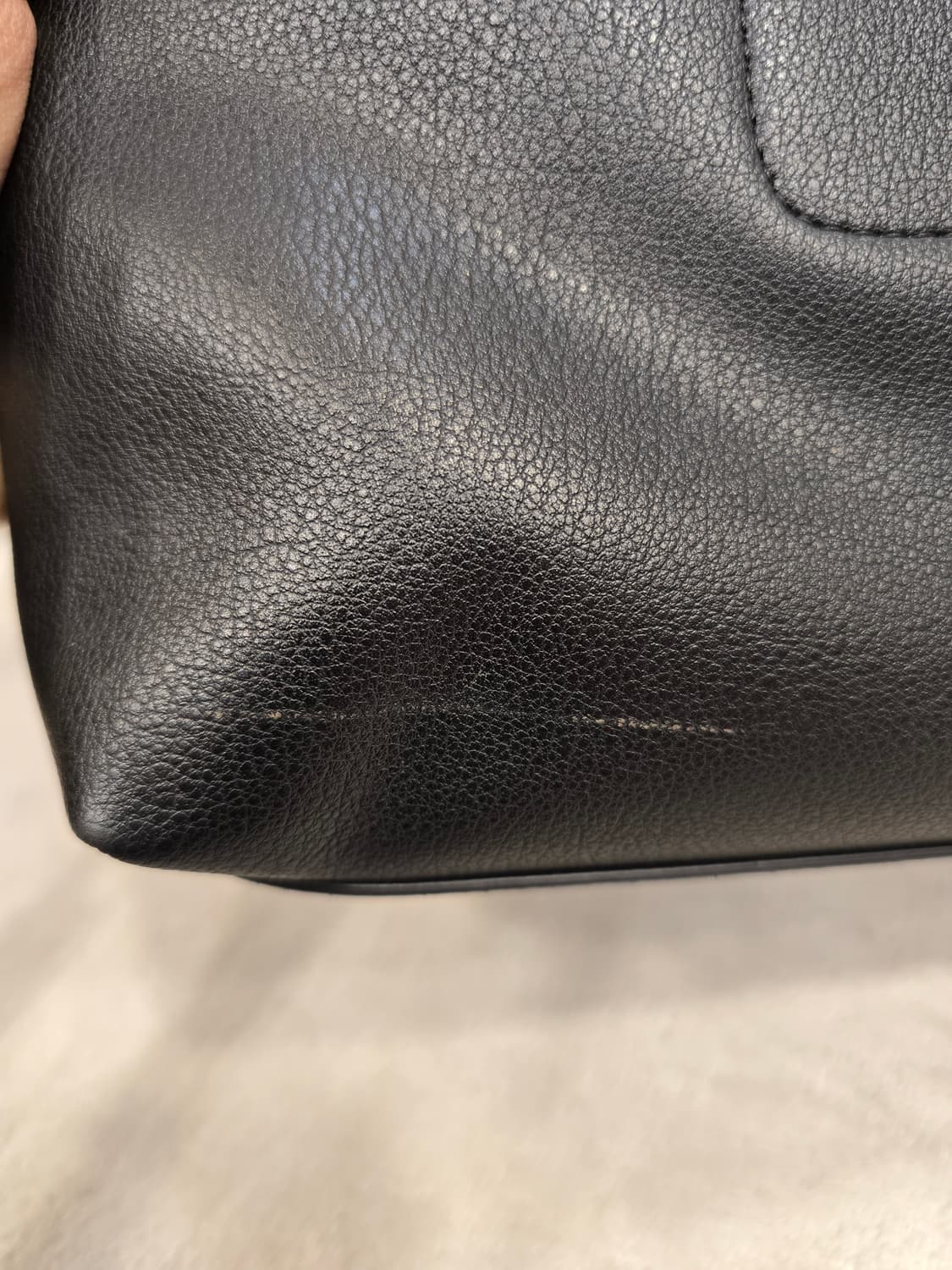 닥스 남성 블랙 가죽 토트 겸 크로스백 상품이미지10