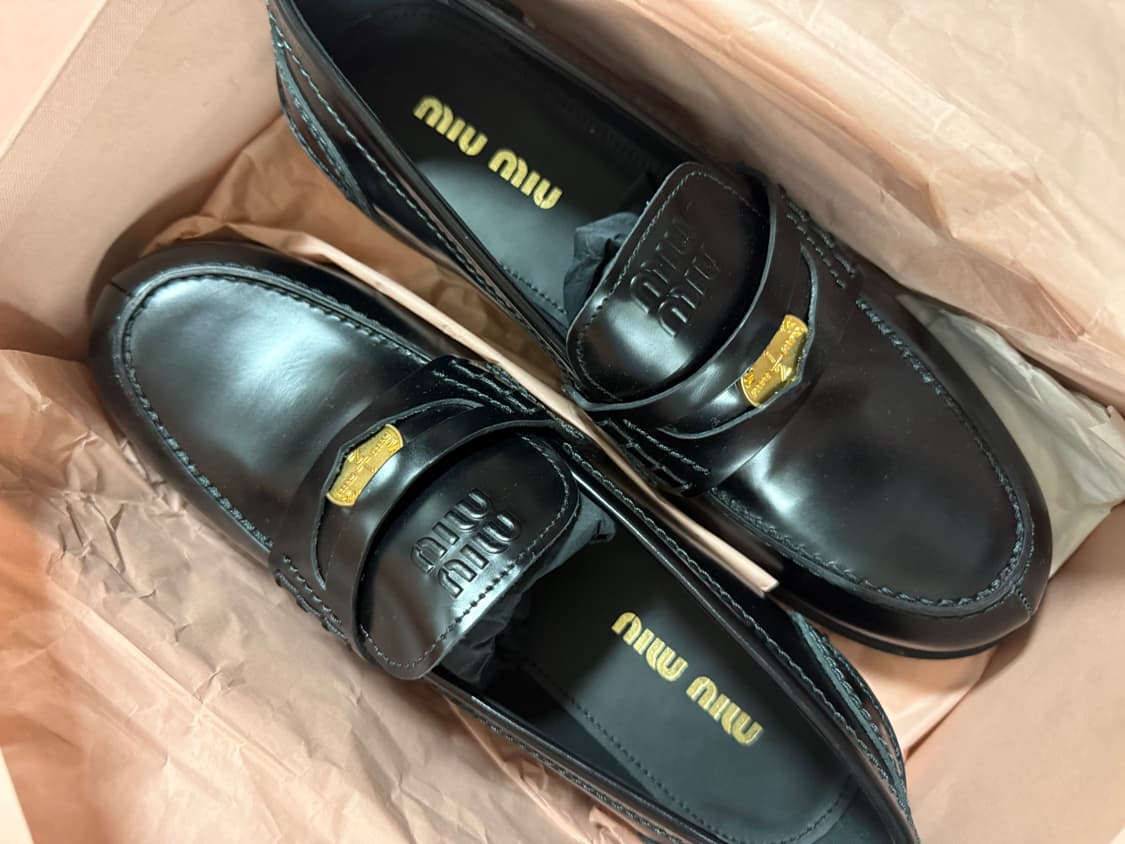 [41] 미우 미우 Miu Miu 가죽 레더 페니 코인 로퍼 블랙 상품이미지3