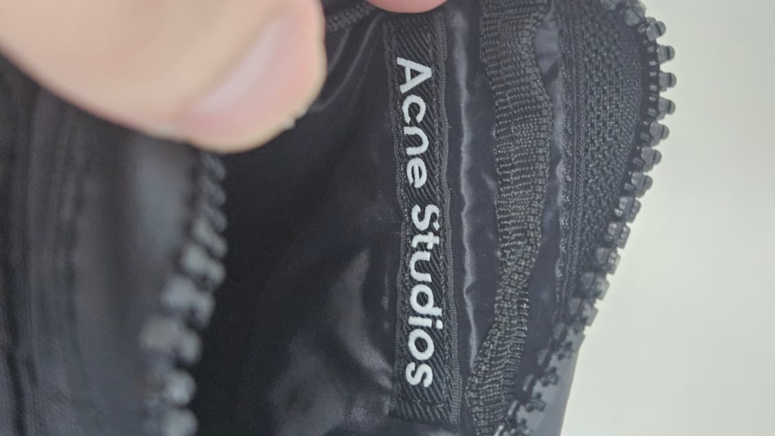 아크네스튜디오 이모지 크로스백 상품이미지5